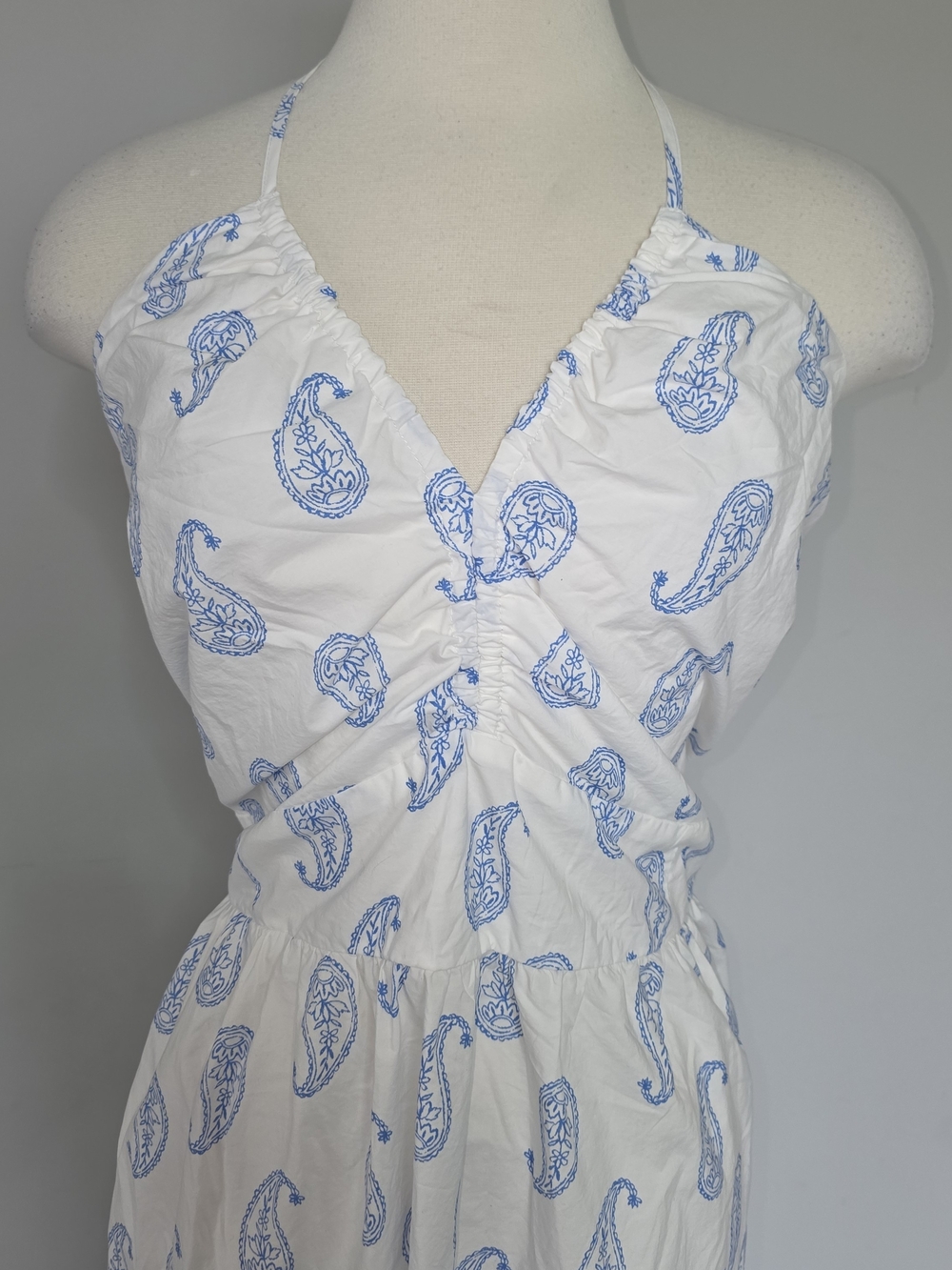 Universal Thread White Maxi Halter Dress with Blue Paisley Plus Size 4X - Picture 4 of 16